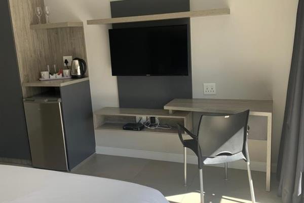 MORNINGSIDE
7 On Middle
Off South Road
UNFURNISHED STUDIO / HOTEL Room
Excludes water ...