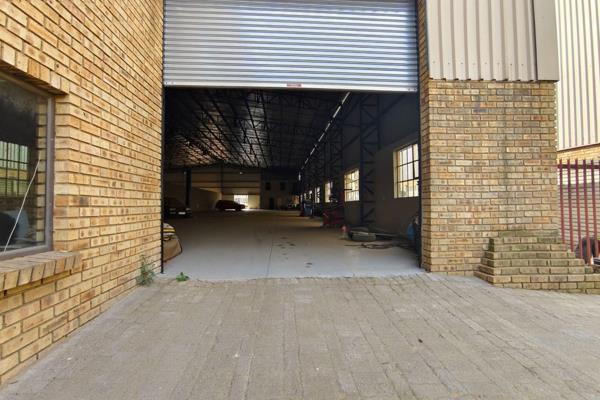 Discover the perfect space for your business in this light and fluent industrial workshop, located in the prime industrial area of ...