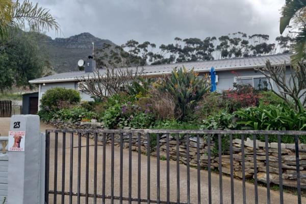 2/3 Bedroom Home overlooking the Riebeek Valley available from 1 October 2024.
Modern ...