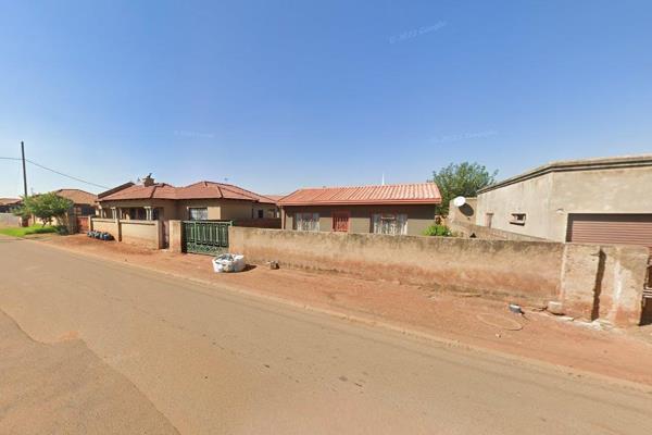 Suggested Opening Bid: R250 000

This practical 1-bedroom home in Boksburg offers a straightforward living solution on a manageable ...