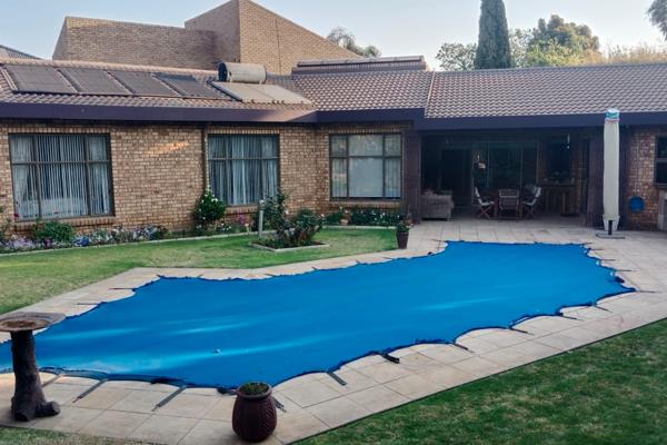 This home is perfect for the larger family, situated in the secure East Village in Sunward Park.

Absolutely no work to be done, just ...