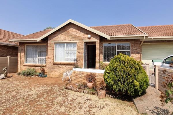 Welcome to this inviting Retirement Village property in the heart of Fleurdal, Bloemfontein. This beautifully maintained home ...