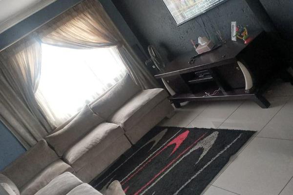 3bed 1bathroom apartment in a safe and secure area, all bedrooms comes with ample cupboards space ,