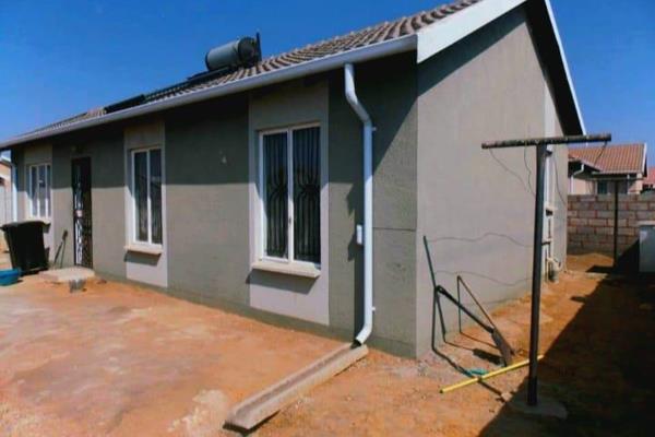 3 Bedrooms with BIC in ensuit with a shower

Lounge

Kitchen

Bathroom

Tiled

Boomgate

Windmill Park ext 21

Here is a ...