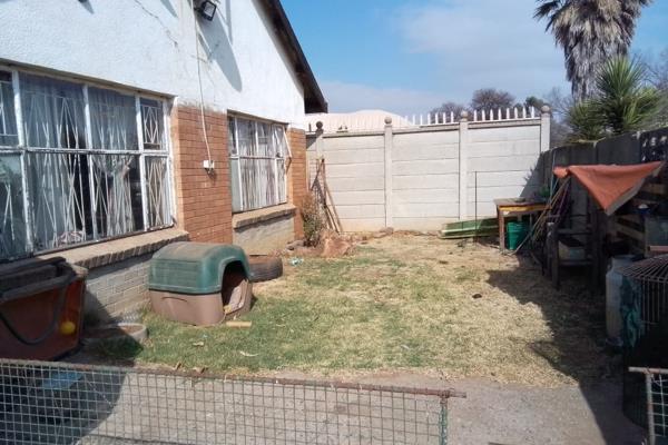 Smallholding Property in Vanderbijlpark Awaiting Your Personal Touch.
Nestled in the picturesque smallholdings of Vanderbijlpark, this ...