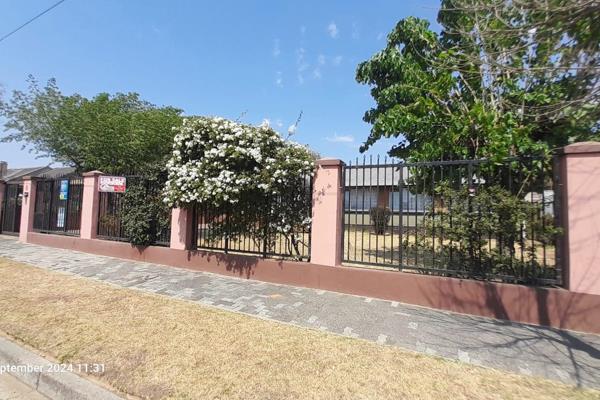 Three bedroom home | two bathroom | spacious flatlet | large  833m2  stand | staff ...