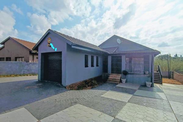 Selling Price: R800 000

Location:Soshanguve Block BB

 *FEATURES*
Erf: 469 ...