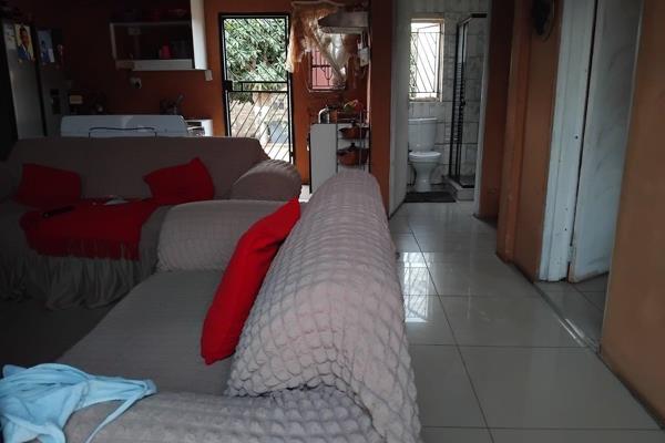 Neat and beautiful 2 bedroom house for sale in mabopane slovo the area is so beautiful ...