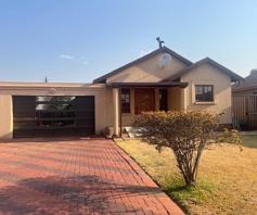 House for sale in Lindo Park