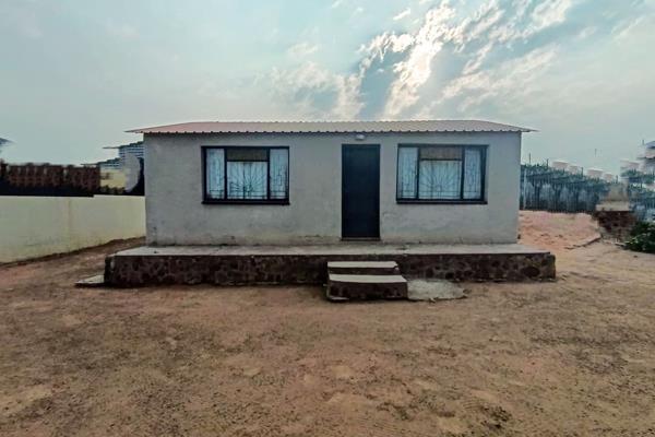 Location:Soshanguve Block L

Selling price: *R580 000*

 *Features*
Erf: 328 sqm
Floor size: 55 sqm
2 bedroom ...