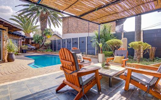 3 Bedroom House for sale in Sunward Park