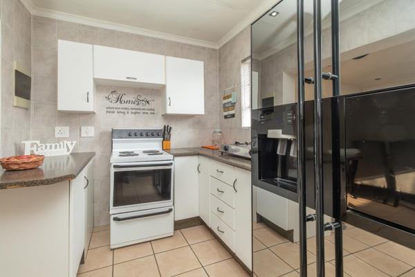 Lock-up and go family home.

Discover this charming pet-friendly townhouse in Radiokop, perfect for young families, pensioners, or ...