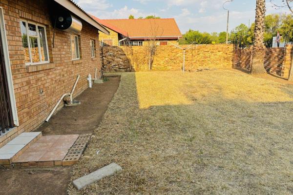 Walking distance from LA hoff Laerskool. Here is a 144sqm three bedroom house and approximately 760sqm vacant erf to erect two other ...