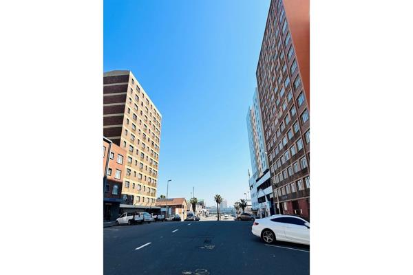 Perfectly located in the uShaka Precinct, this well-managed and secure block offers controlled access and is just a minute&#39;s walk ...