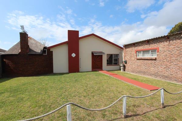 Beautiful Family Home Close to Primary School

Key Features:
** Spacious lounge and ...