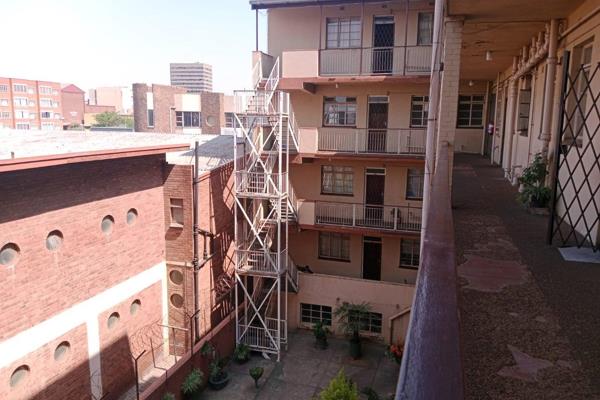 One-bedroom flat for sale on Third Floor!
Features:
- Built-in cupboards
- Lounge and small kitchen
- Full bathroom
- Bonus ...