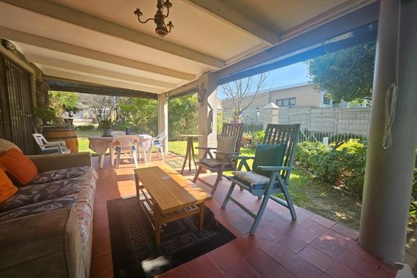 Exclusive mandate
Explore this charming 3-bedroom home set on a generous 940 sqm, offering comfort and a peaceful outdoor ...