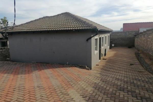 Selling price only R750,000
This property needed TLC, renovated, minimum items to change
Imagine 3-bedrooms home with 1 bathroom at ...