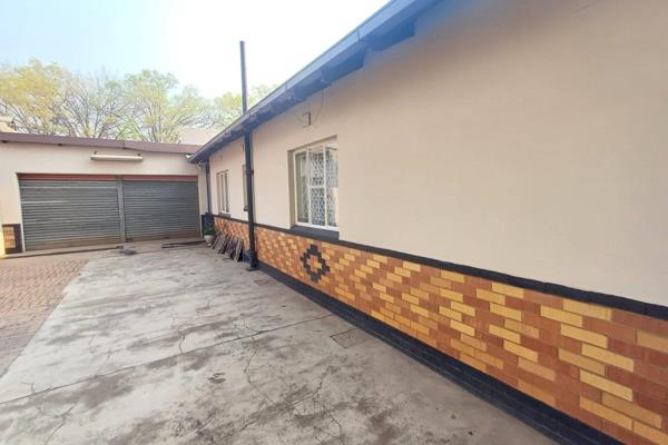 This Property Offers 3 Bedrooms, Livingroom,Diningroom. Near Town Schools And Vaal Mall.Bonus Borehole And Solar Wiith 12 Panels.