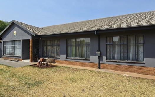 4 Bedroom House for sale in Vanderbijlpark SE 2