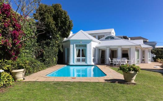 4 Bedroom House for sale in Green Point