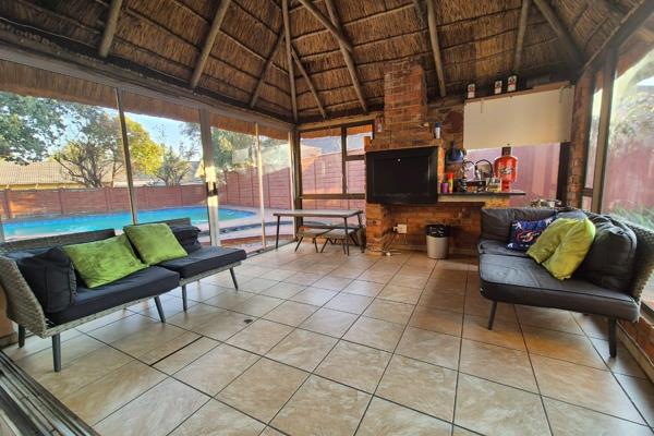 This tile roof home is perfect for any family. Located in a prime spot of Vanderbijlpark. 

* Stunning kitchen with separate ...