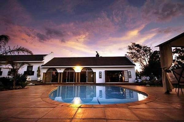 Step into a world of opportunity with this exceptional 1500m&#178; Bed &amp; Breakfast located in the heart of Piet Retief. Perfectly ...