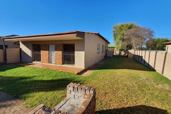 Spacious 4 bedroom house with open plan lounge and dining, bathroom with shower, bath, basin and toilet.
Kitchen with ...