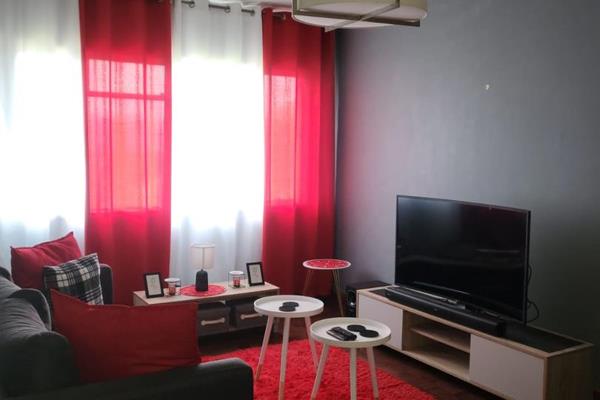 Available 1st November 2024

Lounge
Kitchen
1 bedroom
Bathroom
Garage 

This very modern neat flat in security complex.  The flat has ...