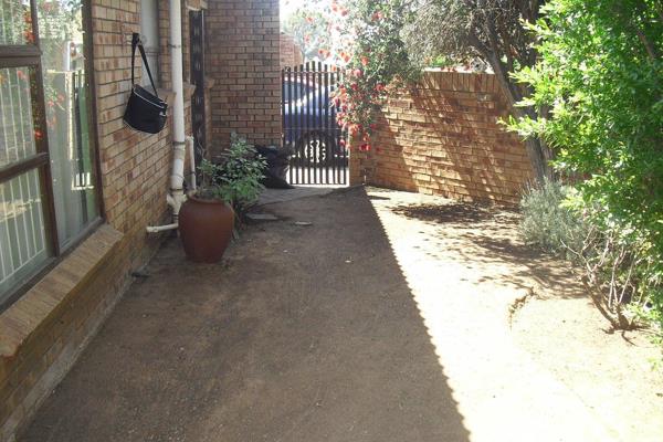 Available 01 November 2024, 2 Bedrooms, 1 Full Bathroom, Open Plan kitchen and lounge ...