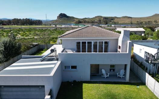 4 Bedroom House for sale in Elands Bay