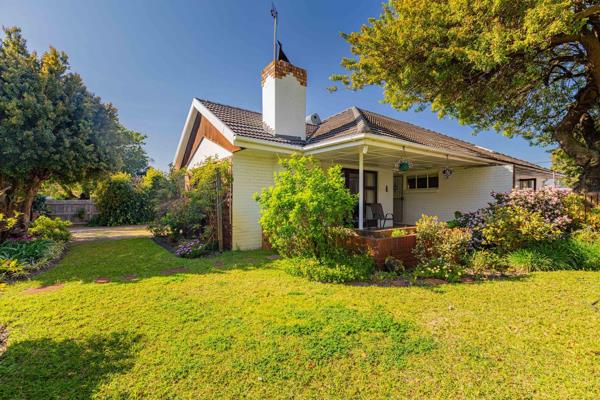 Nestled in a serene, leafy pocket of Rondebosch, this well-loved four-bedroomed, three-bathroom home has been meticulously maintained ...