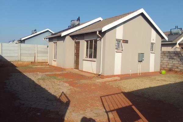 2 bedrooms 
Lounge 
Kitchen 
Bathroom 
Tiled 
Wallfence and gate 

Sky City

R570 000

Here is a Property situated in Sky ...