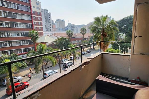 This is a Great Investment Flat, as others have sold for R600 000 in the building in 2023.
The work required to fix this flat up to ...