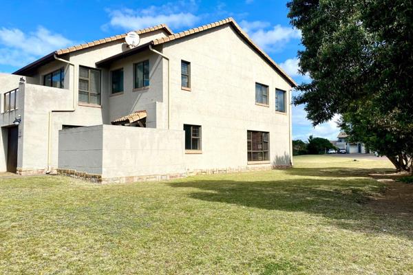 Welcome to this beautiful double-story home located in the secure Mosselbay Golf Estate, Western Cape. 

This property boasts:
- 3 ...