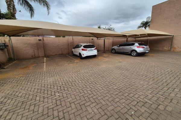 Nice townhouse with 1 bedroom, 1 bathroom, lounge, garden and a Carport! It is situated on average stand, in popular area near schools ...