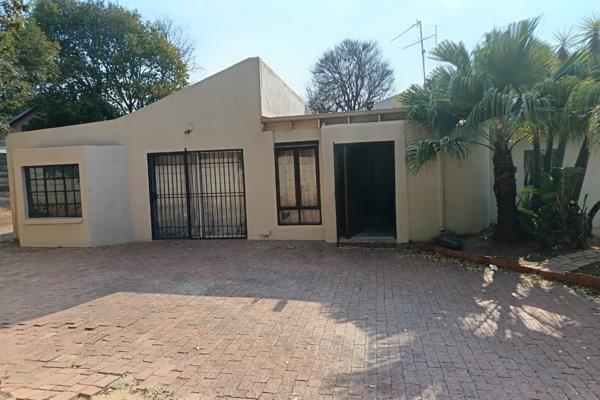 This lovely 3-bedroom standalone house in Sonneglans is available for rent at R14,000 per month. 

Located in a quiet and peaceful ...