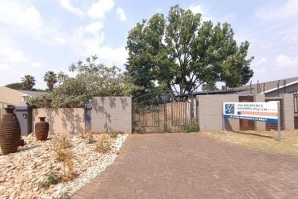 Discover the potential of this rare vacant stand, perfectly situated in the heart of the sought-after Groenkol area, Middelburg. ...