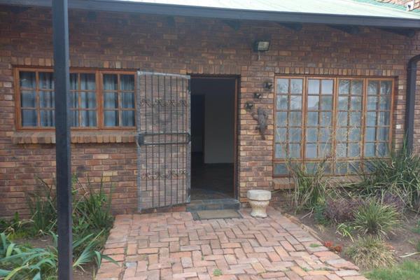 This inviting 1-bedroom flat, nestled in the heart of Rensburg, offers an ideal space for individuals or couples seeking comfort and ...