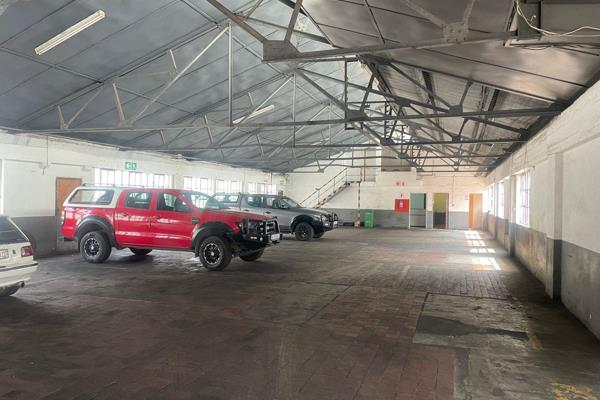 This workshop / factory is located in the middle of Durban South, Jacobs

Key Features:

Size: Approx 1180sqm
Location: Easy access to ...