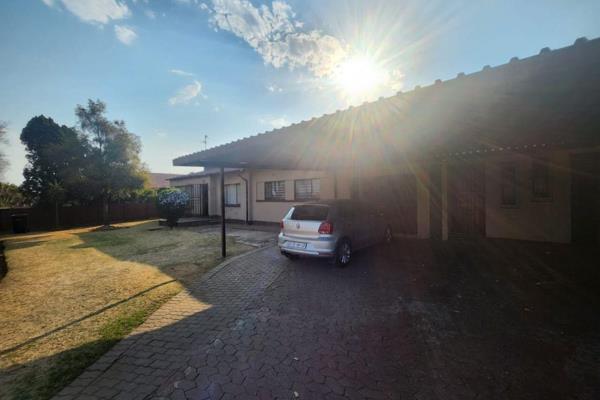 Spacious rental property available in Marlands, Germiston! A freestanding 3-bedroom house with a single lock-up garage and double ...