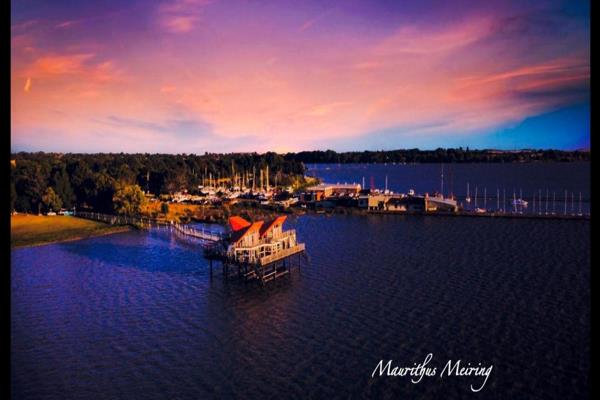 This waterfront property on the Vaal Dam offers a unique stilted structure that accommodates up to 20 people, presenting an exceptional ...