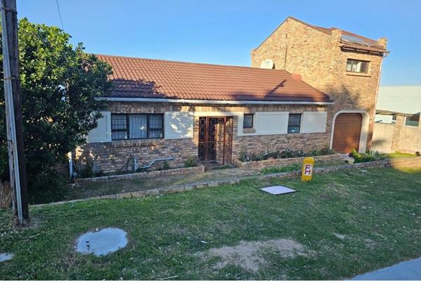 Welcome to your dream seaside escape! Nestled in the picturesque community of Blue Horizon Bay, Eastern Cape, South Africa, this ...