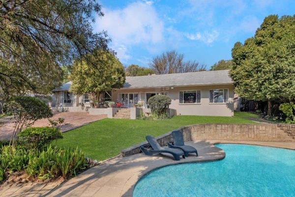 Owner asking R3,5 Mill, offers from R3 million will be considered
This large, spacious ...