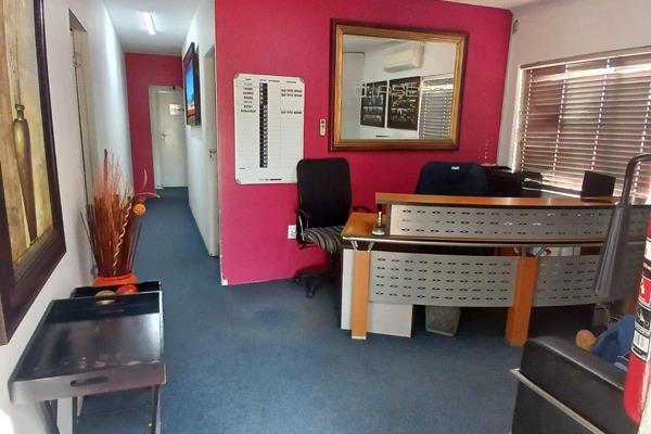 An exceptional Offices to let in mafikeng unit 3.
This well taken care of offices offers 
??7 spacious offices
??spacious ...