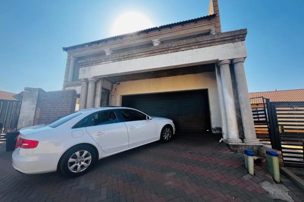 Tembisa, Umthambeka Section

Discover this gem in the heart of Tembisa, Umthambeka Section! This neat property, located on a pristine ...