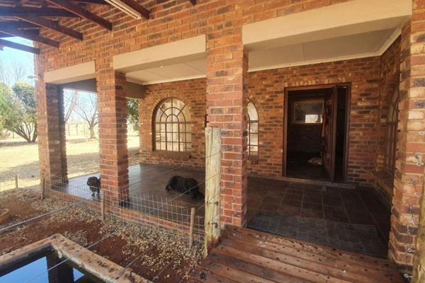 This property offers double facilities with two equipped boreholes, one connected to the house and the other for the garden.
Municipal ...