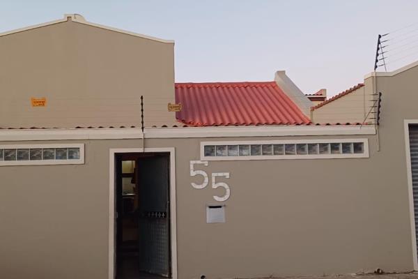 Fully enclosed, beautifully renovated 4 bedroom property in Tafelsig. Bedroom 1 has a walk in closet with wall to wall wardrobes and ...