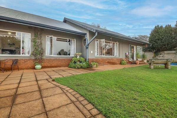 This family home is nestled in the heart of the charming and sought-after suburb of Athlone, this exquisite 4-bedroom home offers a ...