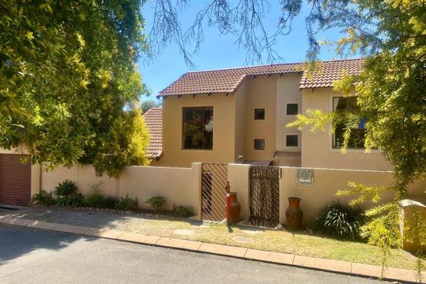 3 Bedroom Cluster to Rent at sought after Ulonwabo Complex in Randpark Ridge

This lovely family home consists of:

* Spacious lounge ...